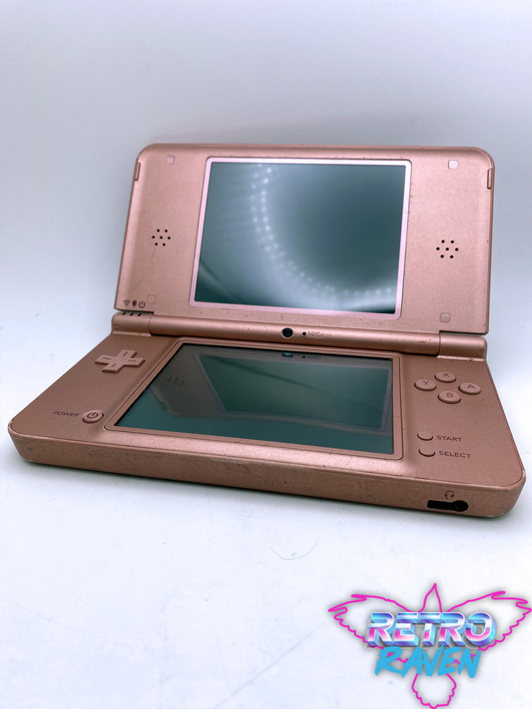 Nintendo DSi XL - Cosmetically Flawed – Retro Raven Games